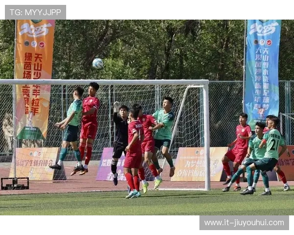 高中课堂足球游戏创新版：激发团队合作与竞技精神的实战体验